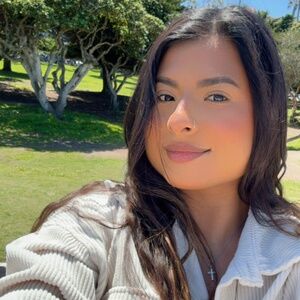 Meet your Posher, Zaida